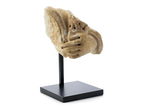 Fragment einer römischen Skulptur